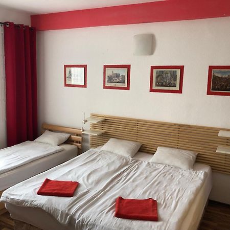 Red Apartment Bratislava Luaran gambar