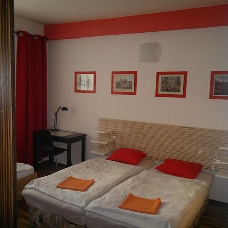 Red Apartment Bratislava Bilik gambar