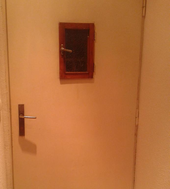 Red Apartment Bratislava Bilik gambar