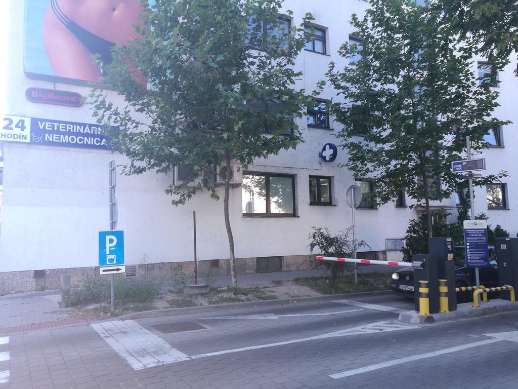 Red Apartment Bratislava Luaran gambar